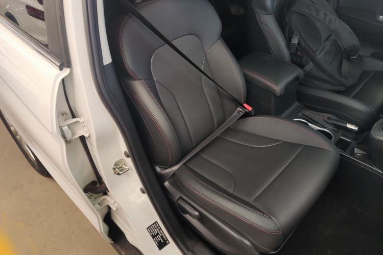 Used Haval M6 2019 1.5T DCT Two-Wheel Drive Elite Version China VI Standard Right Front Seat