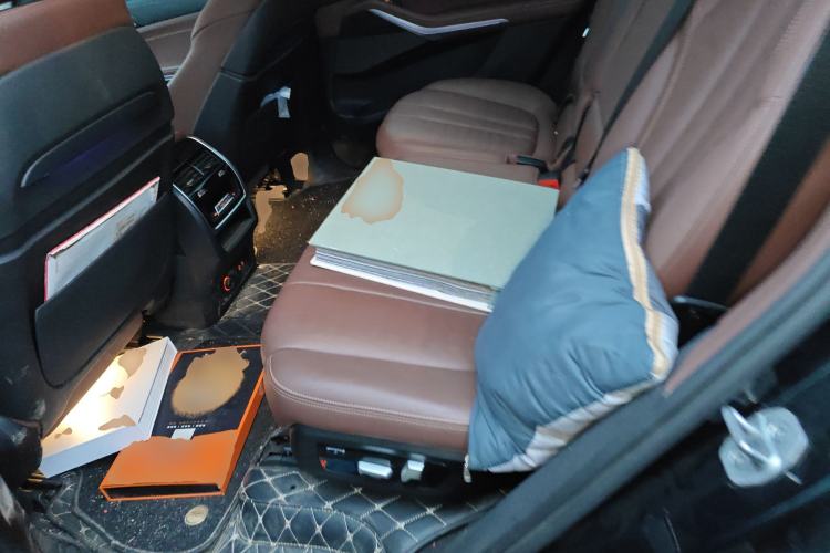 Used BMW X7 2022 xDrive40i Luxury Package with Leading Features Left Rear Seat