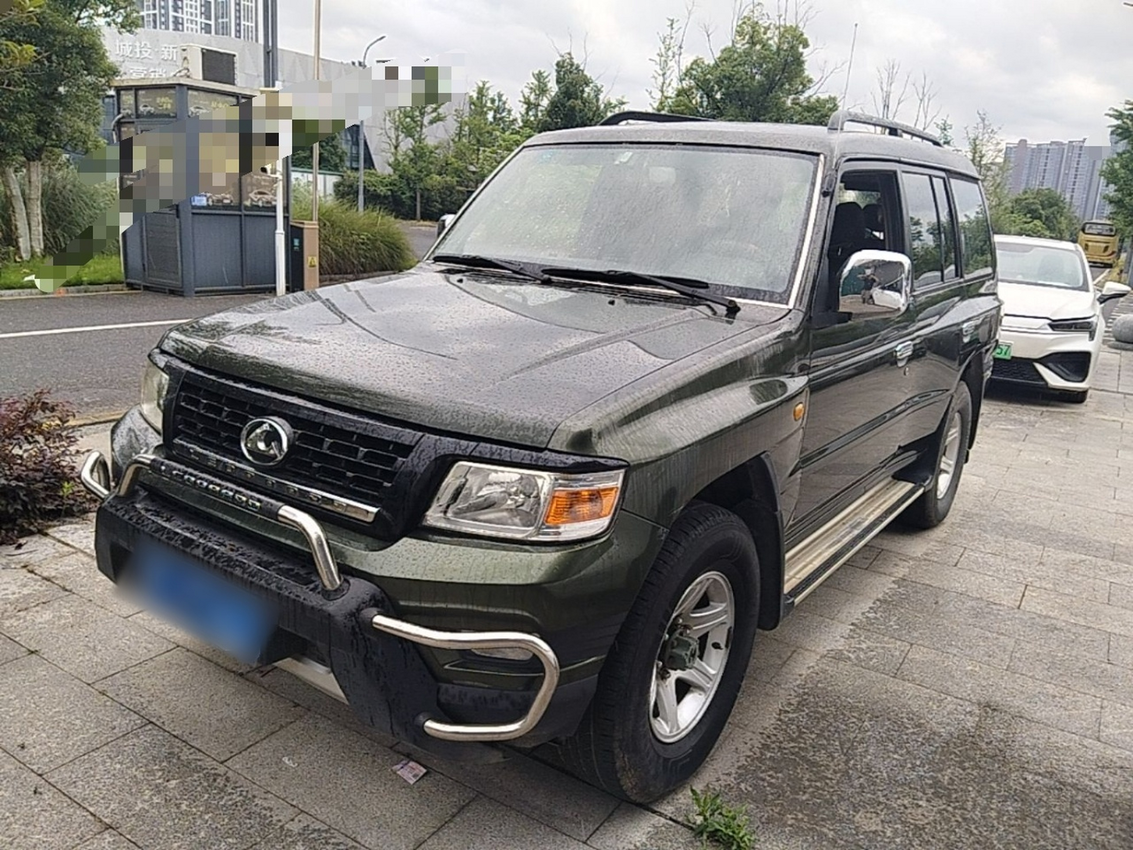 Под передней частью автомобиля