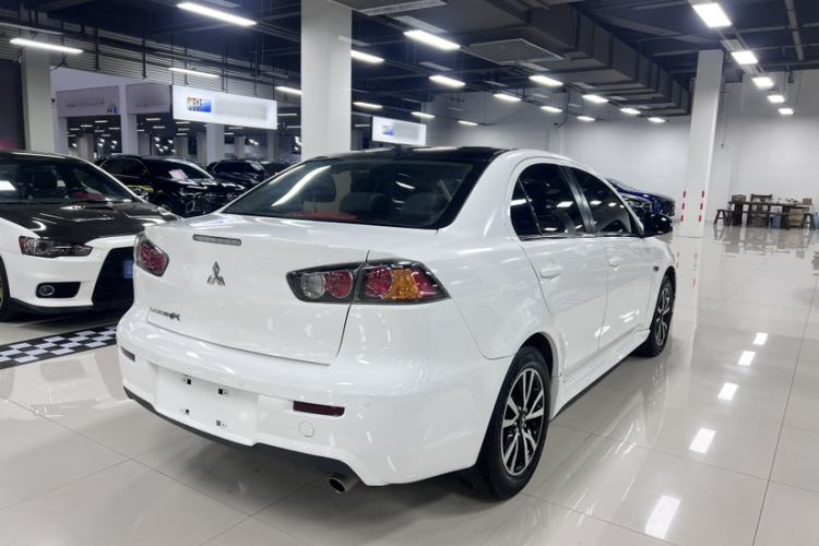 Used Mitsubishi Lancer EX 2016 1.8L Manual Black-and-White Retro Edition
