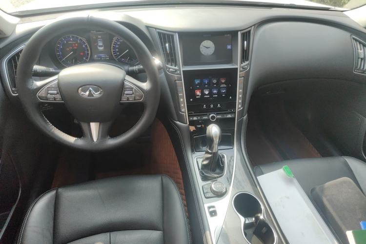 Used Infiniti Q50 2014 2.0T Comfort Edition Center Console