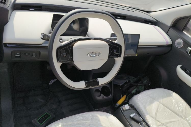 Used Chery Little Ant 2024 Facelifted 321km Beloved Edition Center Console