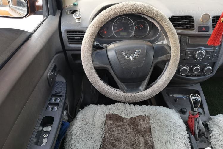 Used Wuling Hongguang 2015 1.5L S Basic Version China V Standard Steering Wheel