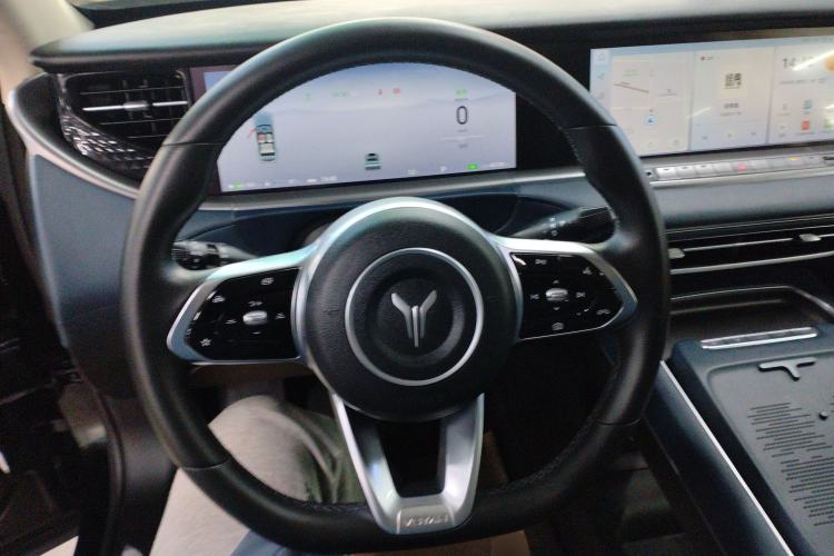 Used VOYAH FREE 2023 Four-Wheel Drive Extended-Range Model with Ultra-Long Range
