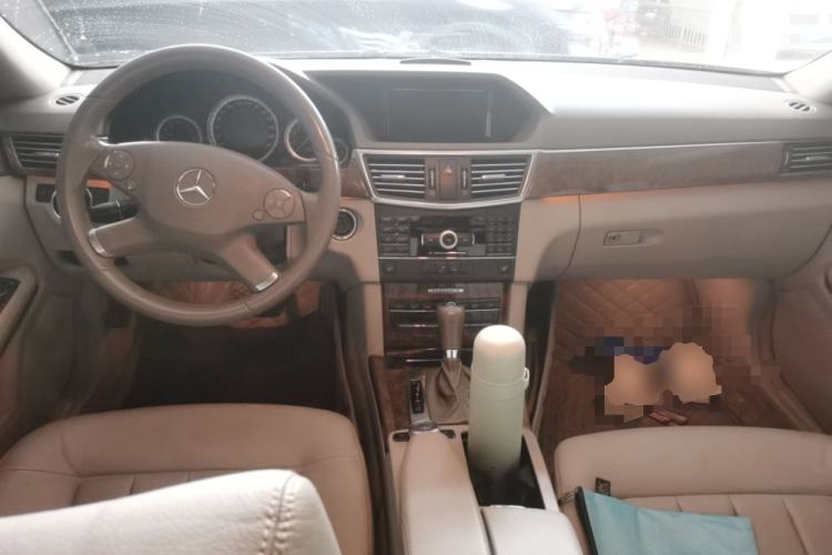 Used Mercedes-Benz E-Class 2010 E 200 CGI Elegant Model Center Console