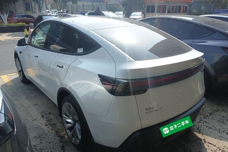 Used Tesla Model Y 2025 Rear-Wheel-Drive Version
