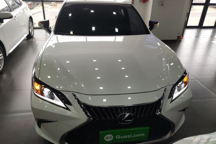 Used Lexus ES 2022 300h Excellence Edition

