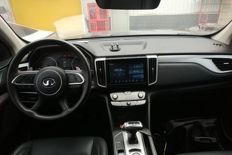 Used Great Wall Poer 2019 2.0T Commercial Version Automatic Gasoline Two-Wheel Drive Elite Trim with Long Bed – GW4C20B Center Console