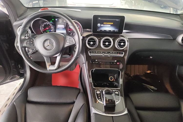Used Mercedes-Benz GLC 2016 GLC 260 4MATIC Dynamic Edition Center Console