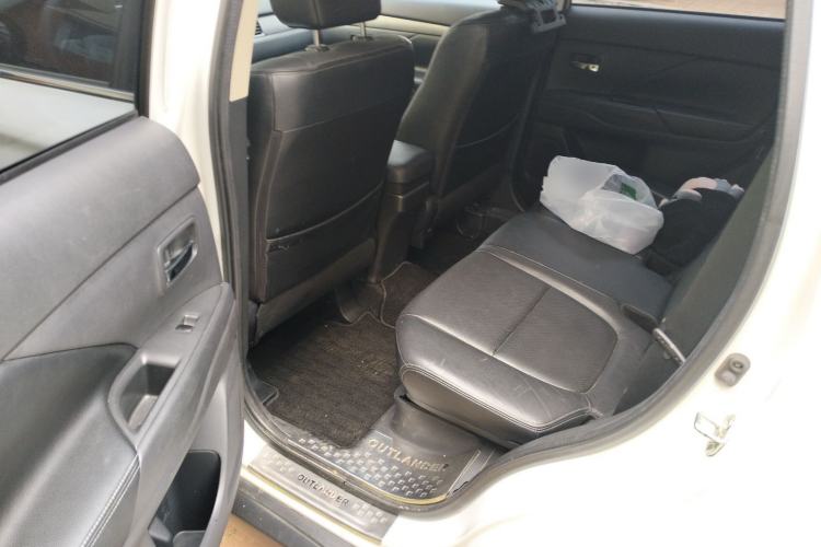 Used Mitsubishi Outlander 2014 2.4L 4x4 Deluxe Value Edition 5 Seats
