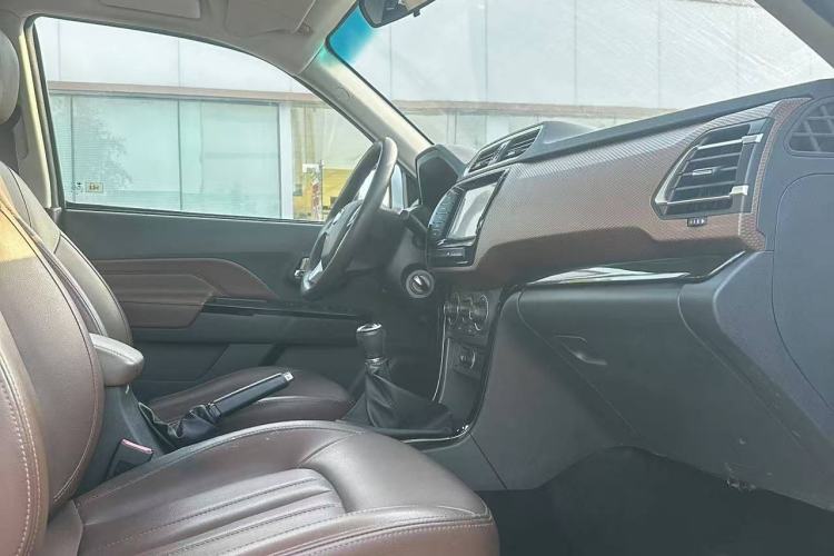 Used Great Wall Wingle 6 2017 2.4L Gasoline Two-Wheel Drive Elite Version 4G69
