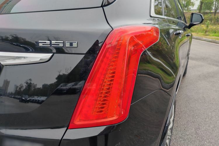 Used Cadillac XT5 2018 25T Luxury Model Exterior 10