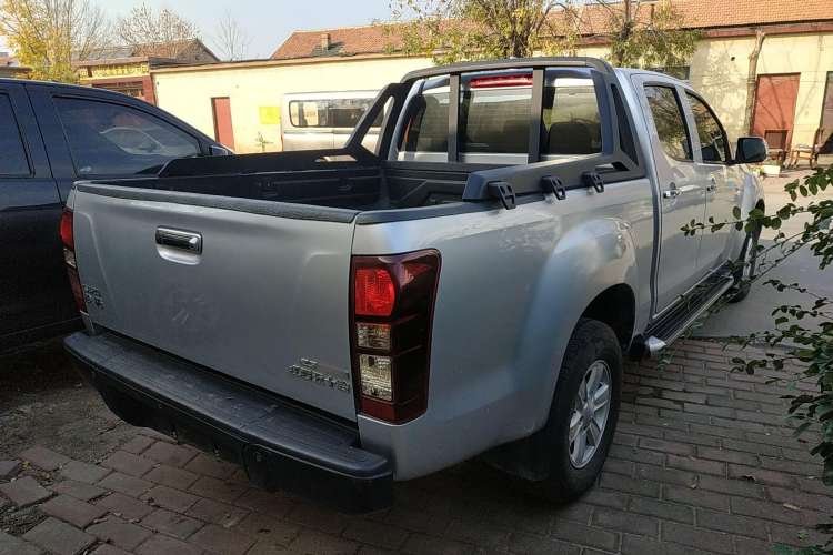 Used Isuzu D-MAX 2019 2.5T Two-Wheel Drive Manual Flagship Version China VI Emission Standard Extended Length JE4D25Q6A
