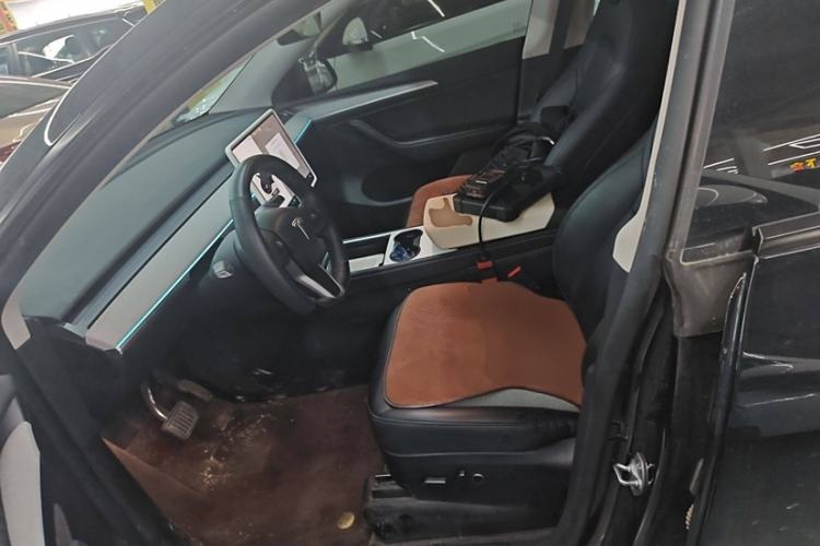 Used Tesla Model Y 2023 Rear-Wheel-Drive Version
