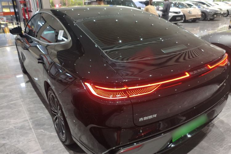 Used Geely Galaxy 8 2025 130km EM-i Deluxe Edition
