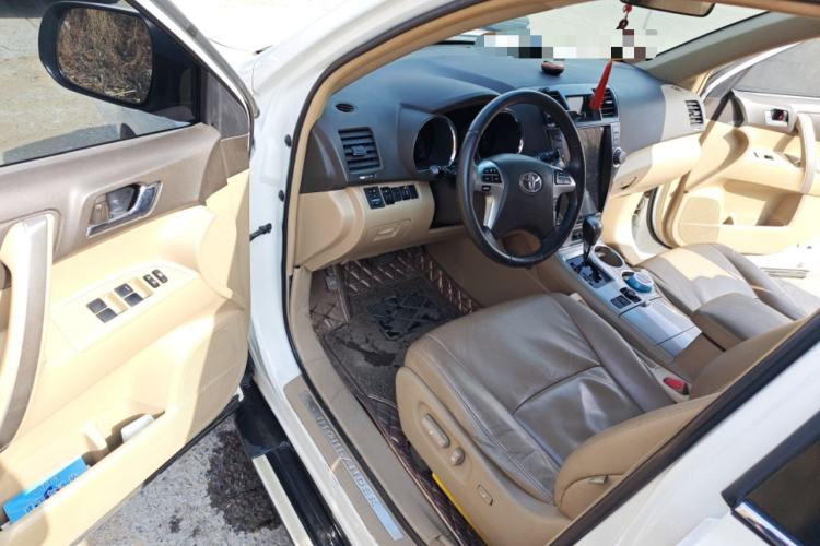 Used Toyota Highlander 2012 2.7L Two-Wheel Drive 7-Seater Luxury Edition Driver Seat