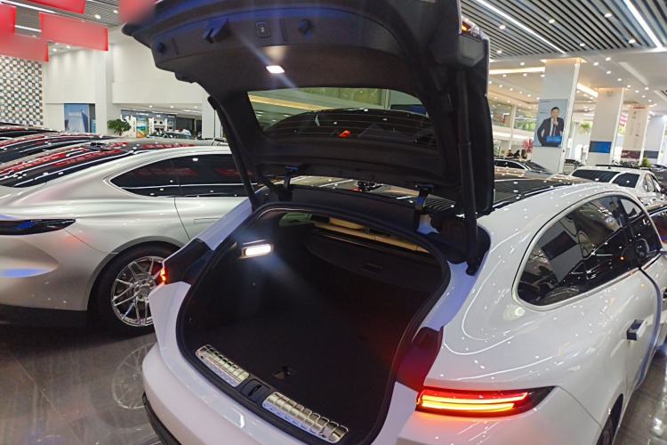 Used Nio ET5T 2025 75 kWh Touring Trunk