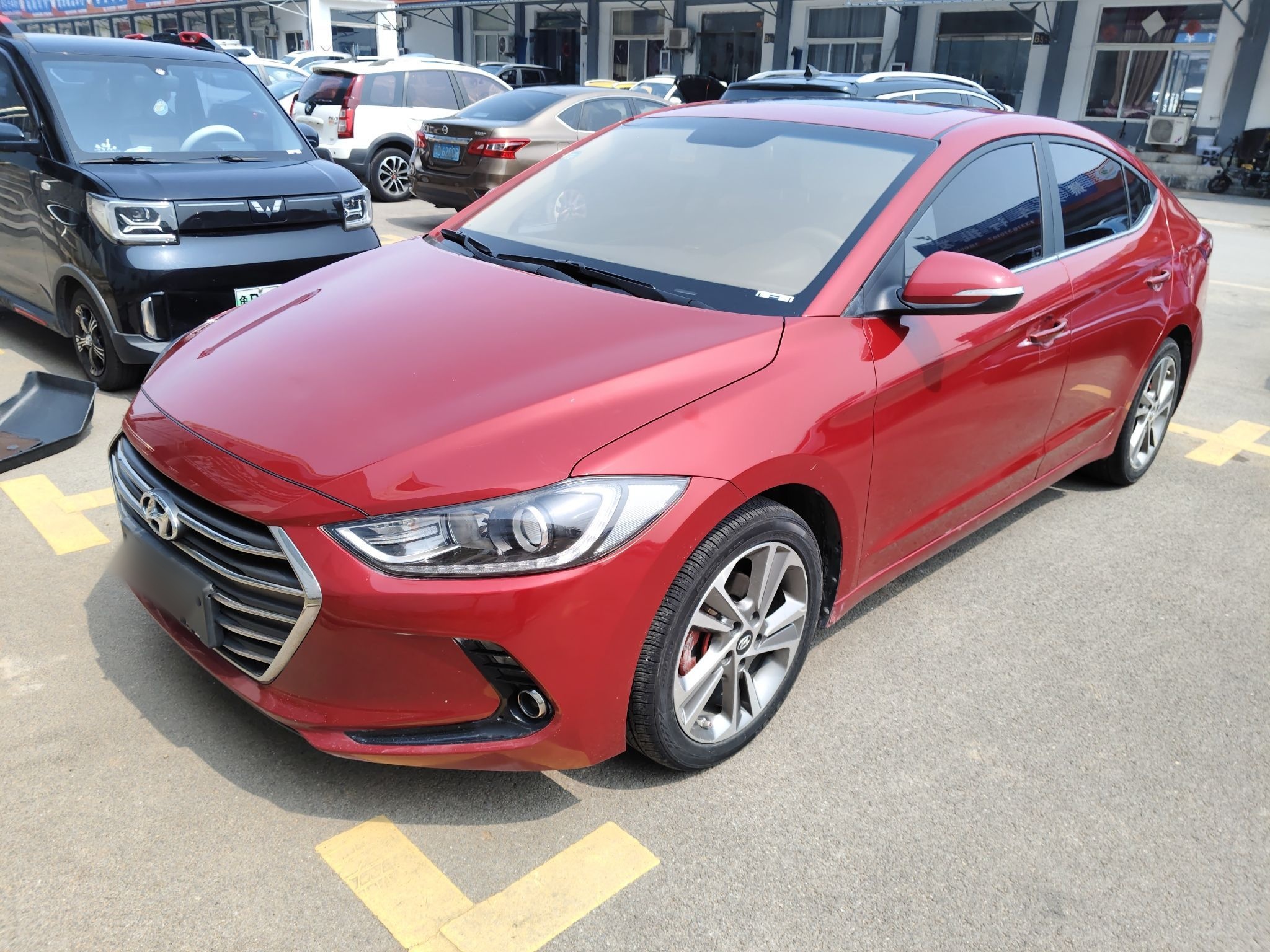 تحت مقدمة السيارة