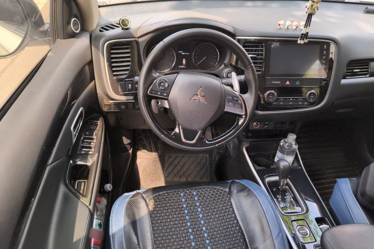 Used Mitsubishi Outlander 2018 2.4L 4x4 Luxury Edition 7-Seater