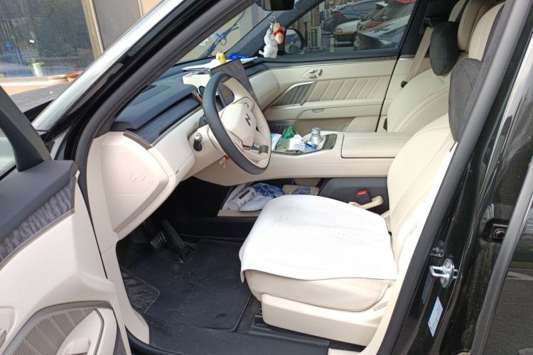 Used ONVO Luxeed L90 2025 Model—Ultra Six-Seater Version
