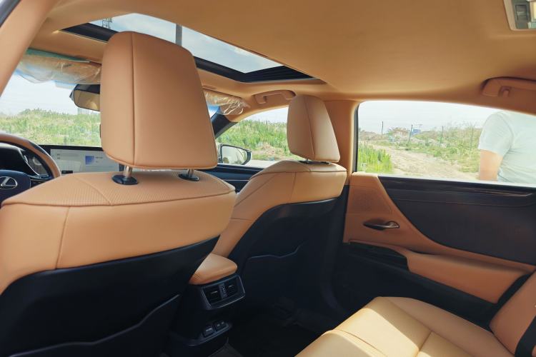 Used Lexus ES 2023 200 Excellence Edition
