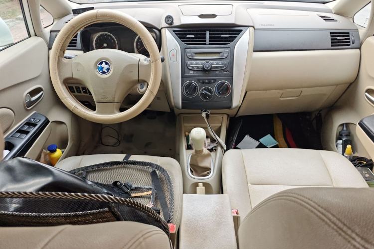 Used Venucia D50 2013 1.6L Manual Fashion Edition Center Console