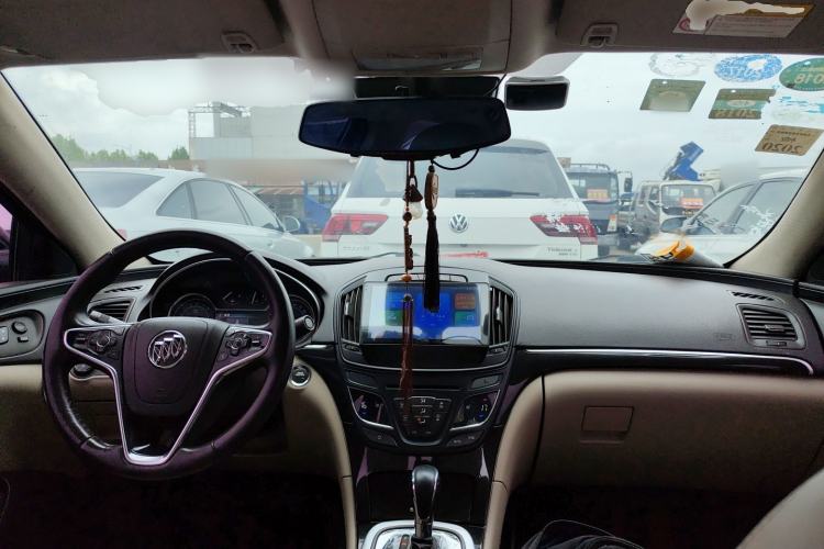 Used Buick Regal 2014 2.0L Elite Fashion Edition Center Console