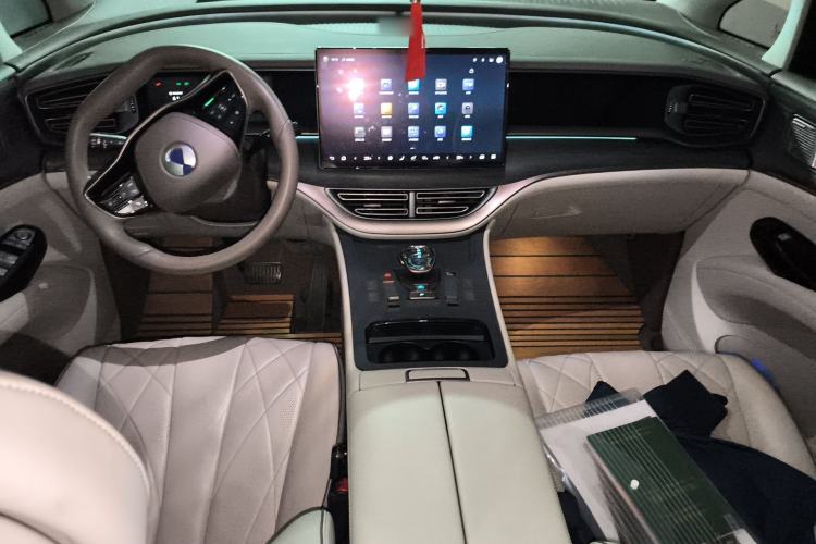 Used Denza D9 2022 DM-i 970 Four-Wheel Drive Flagship Model Center Console