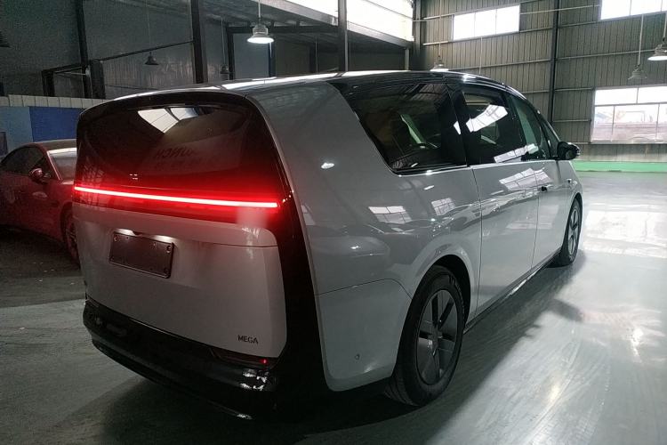 Used Li Auto MEGA 2024 Ultra Model

