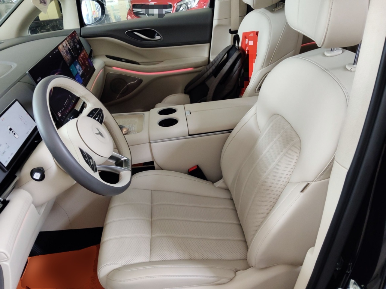 المقاعد الأمامية داخل السيارة