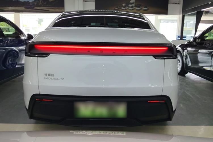 Used Tesla Model Y 2025 Rear-Wheel-Drive Version