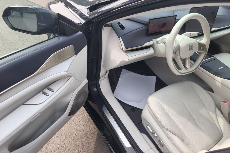 Used Buick L7 2025 Model Aivia