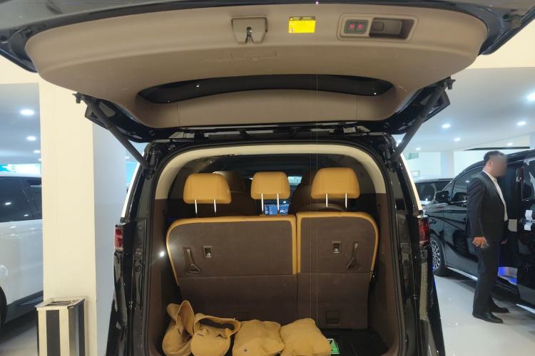 Used Denza D9 2022 DM-i 970 Four-Wheel Drive Flagship Model Trunk