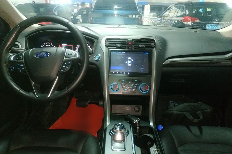 Used Ford Mondeo 2017 EcoBoost 180 Stylish Model Center Console