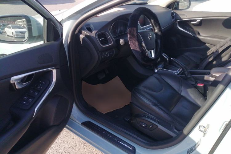 Used Volvo V40 2017 T3 Zhiyi Edition