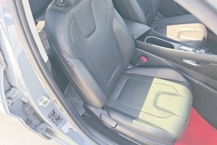 Used Hyundai Elantra 2022 1.5L CVT LUX Prestige Edition Right Front Seat