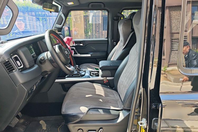 Used 212 T01 2024 2.0T Explorer Left Front Seat