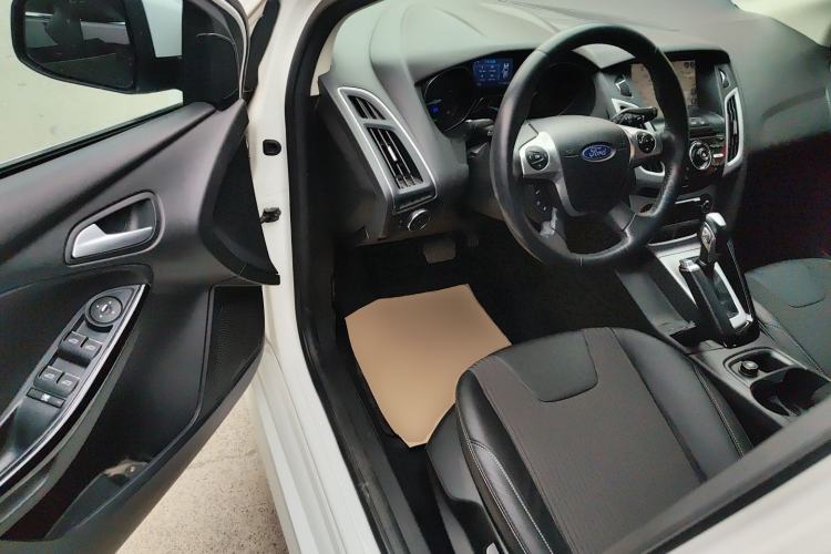 Used Ford Focus 2012 Hatchback 2.0L Automatic Luxury Sport Model
