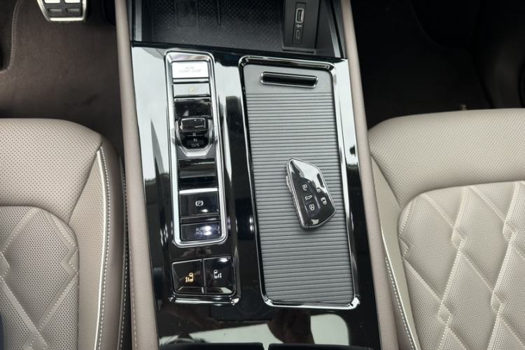 Used Volkswagen Viloran 2024 380TSI Premium Edition Interior 5