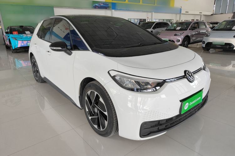 Used Volkswagen ID.3 2024 Outstanding Edition Front Right 45 Deg