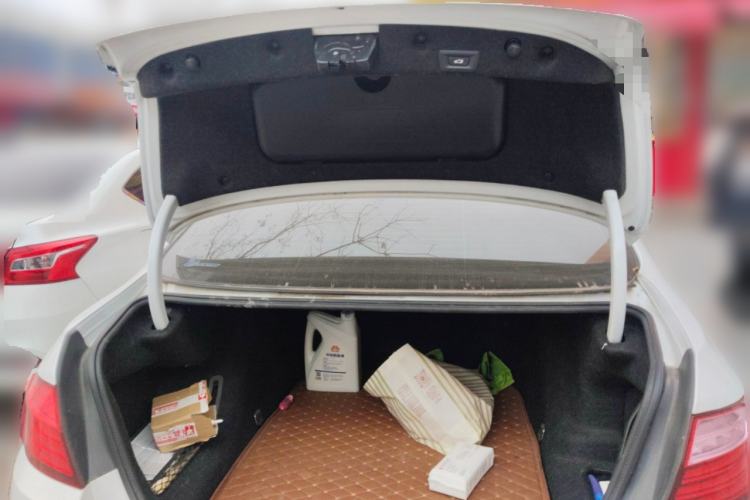 Used BMW 5 Series 2014 528Li Leading Model
