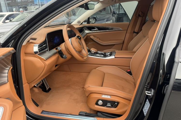 Used Hongqi H9 2025 Model Facelifted 2.0T Two-Wheel Drive Flag-Style Luxury Business Edition, 5 Seats Interior 3