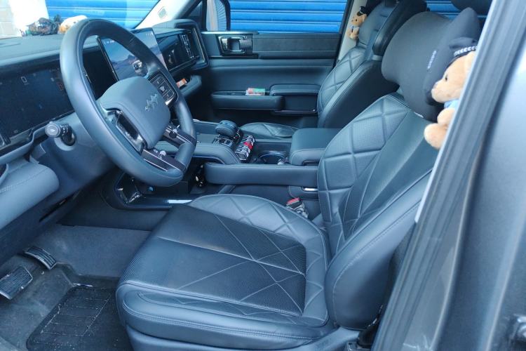 Used Formula Leopard Leopard 5 2023 Navigator Edition
