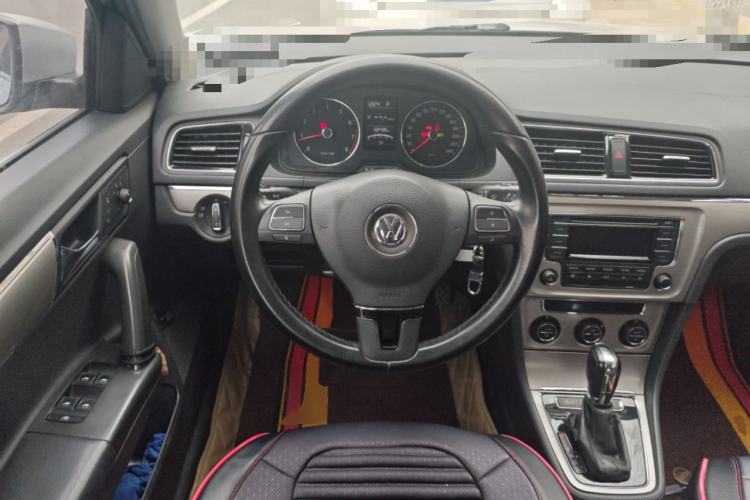 Used Volkswagen Lavida 2013 1.6L Automatic Luxury Edition Steering Wheel