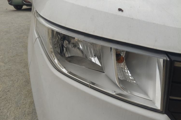 Used Wuling Hongguang PLUS 2020 1.5L Manual Comfort 7-Seater Right Front Headlight