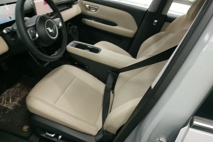 Used Wuling Bingo PLUS 2024 401 km Range 5-Seater Version Left Front Seat