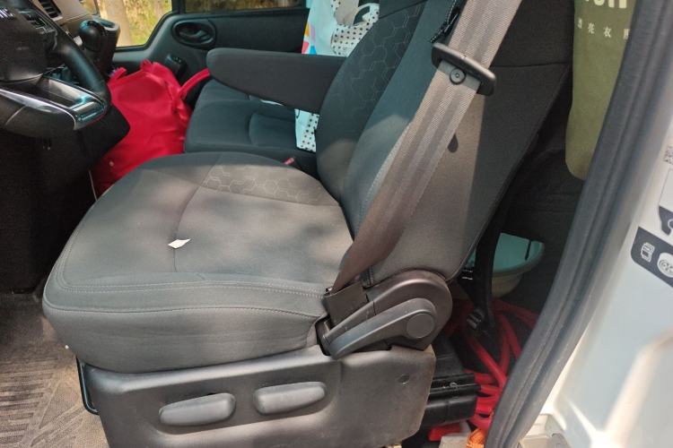 Used JMC Fushun 2022 2.0T Manual Multi-Function Passenger Vehicle Short Wheelbase Mid-Height Roof 6-Seater
