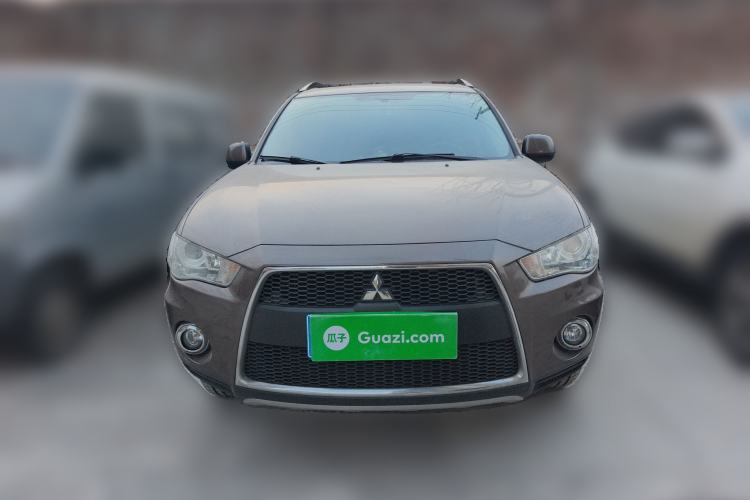 Used Mitsubishi Outlander 2012 Kicks 2.4 Fashion Navigation Edition
