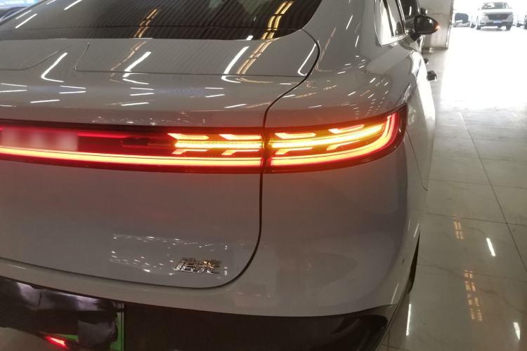 Used VOYAH PASSION 2023 Four-Wheel Drive Standard Edition Right Rear Taillight