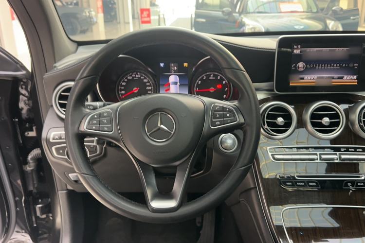 Used Mercedes-Benz GLC 2019 Facelift GLC 260 L 4MATIC Luxury Model Steering Wheel
